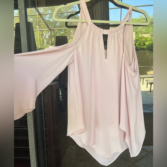 BCBG (retail $198) worn once* JAX COLD-SHOULDER HALTER TOP. Dusty pink. XXS - Picture 4 of 11